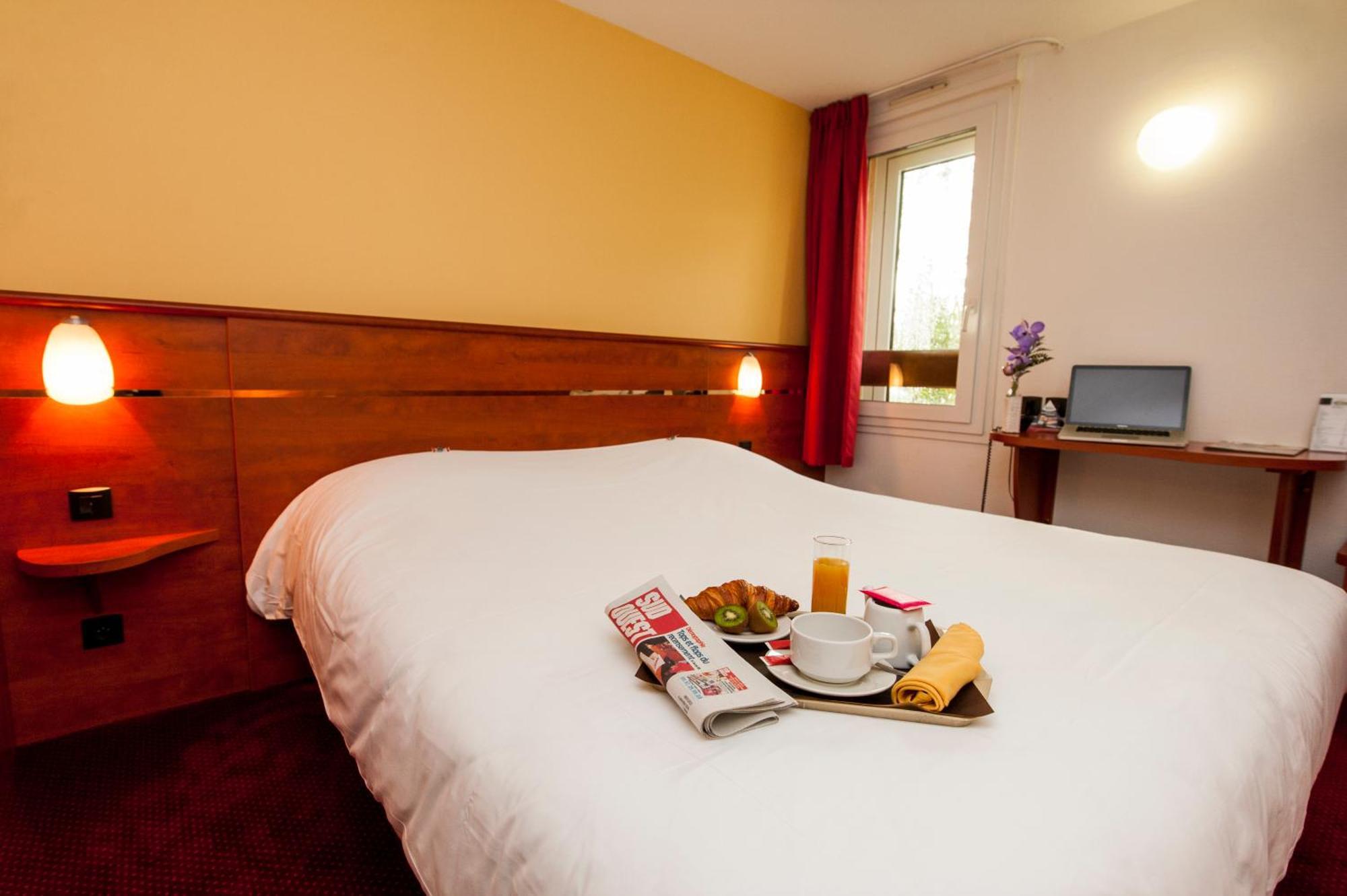 Brit Hotel Agen - L'Aquitaine Le Passage  Exteriör bild