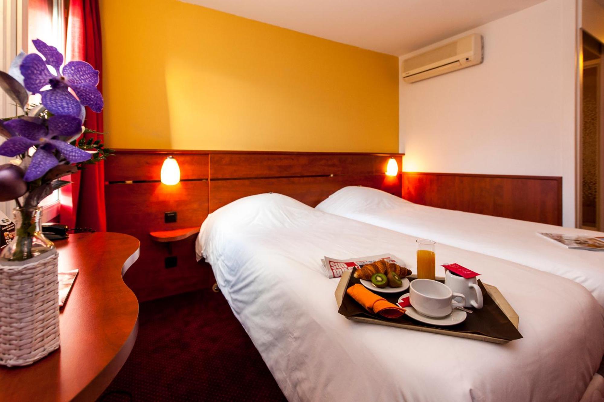 Brit Hotel Agen - L'Aquitaine Le Passage  Exteriör bild