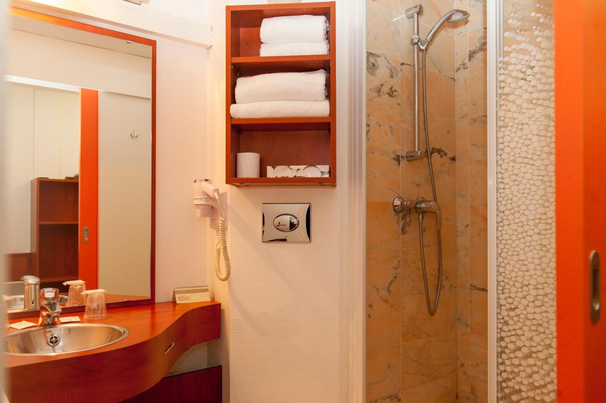 Brit Hotel Agen - L'Aquitaine Le Passage  Exteriör bild