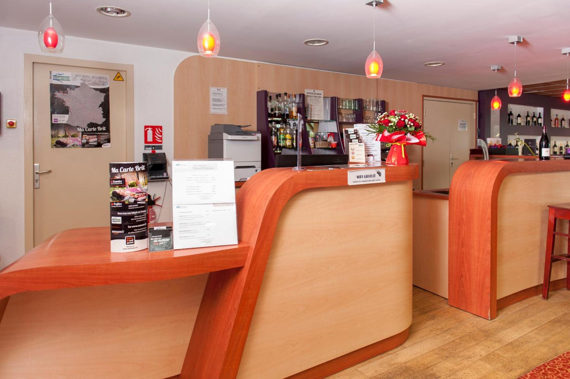 Brit Hotel Agen - L'Aquitaine Le Passage  Exteriör bild